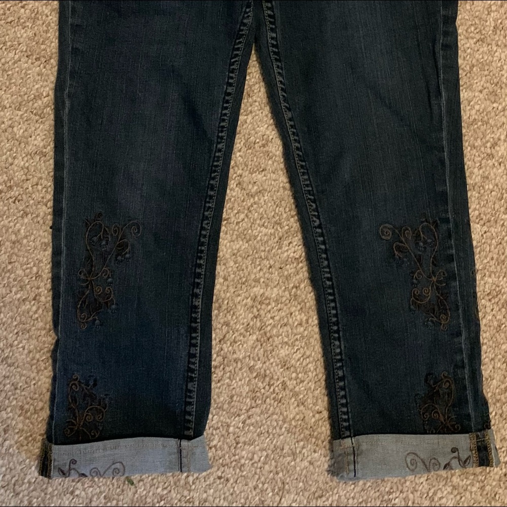 Embroidered Coldwater jean Capri